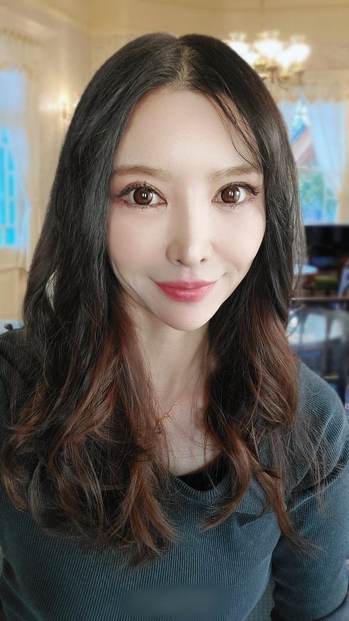 傳奇女優《愛田流花》54歲重返AV界 - 彩虹色區