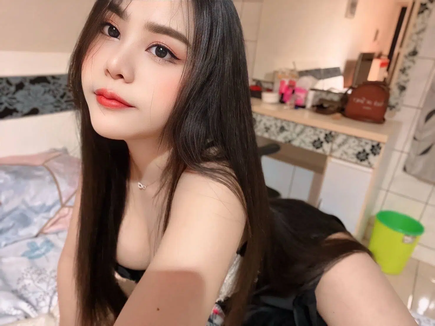 屏東外送茶-蘿莉/160/43/20/E 屏東外送茶-蘿莉/160/43/20/E